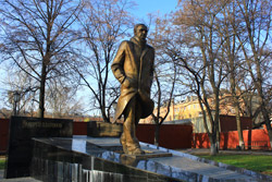 памятник Платонову в Воронеже